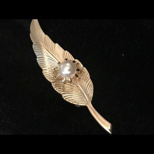 Vintage Minimalist Gold Feather & Pearl Pin Brooch
